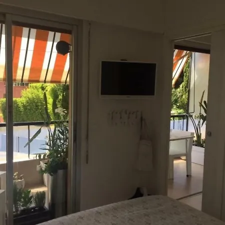 Petit 2pavec Terrasse Et Parking Prive 1 Mentona