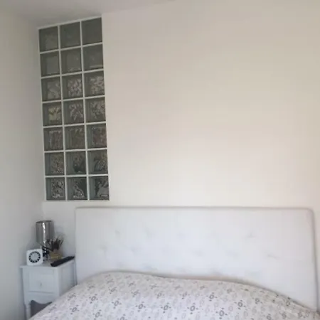 Petit 2pavec Terrasse Et Parking Prive 1 Apartament
